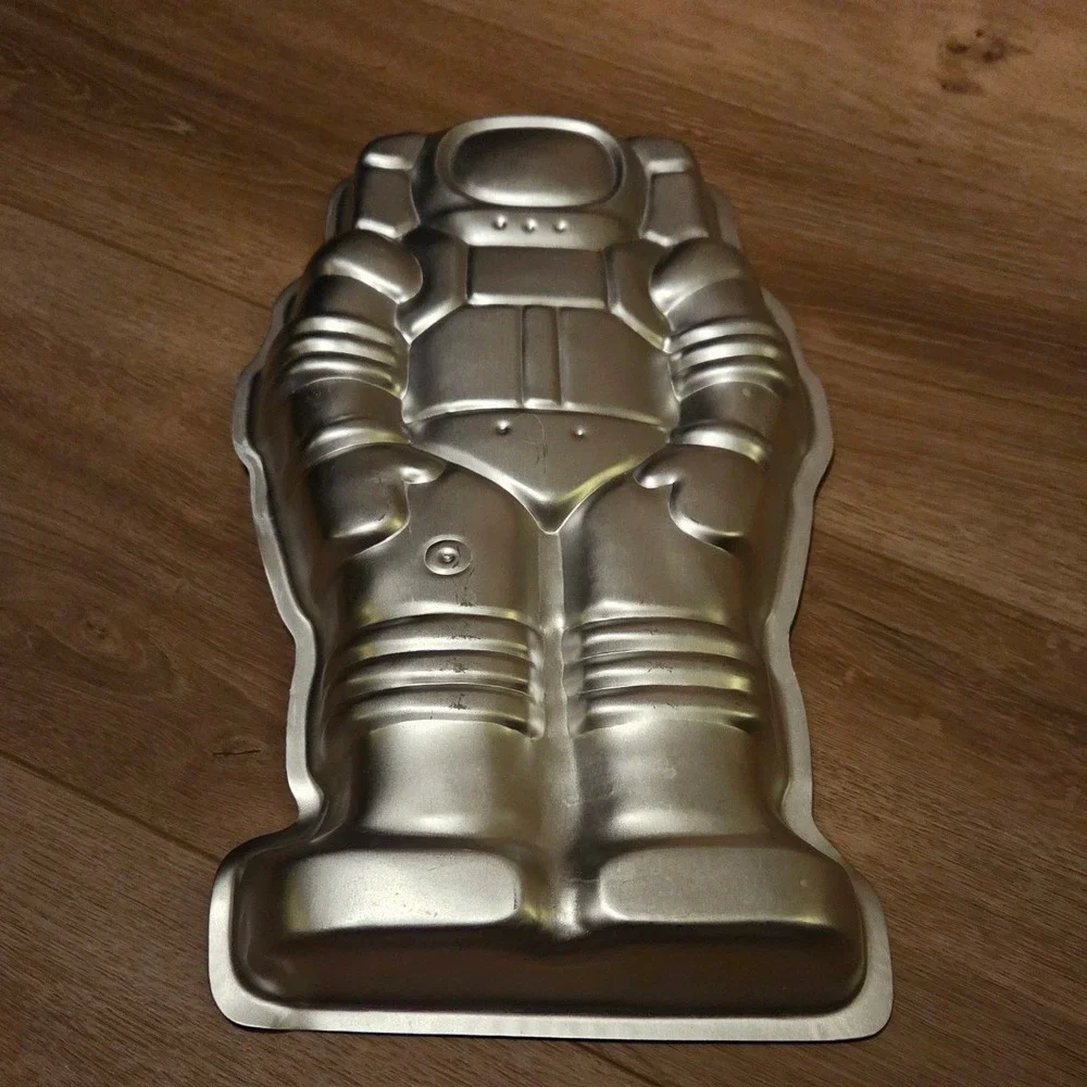 1978 Wilton Astronaut Cake‎ Pan Space Galaxy Baking Mold 502 2098